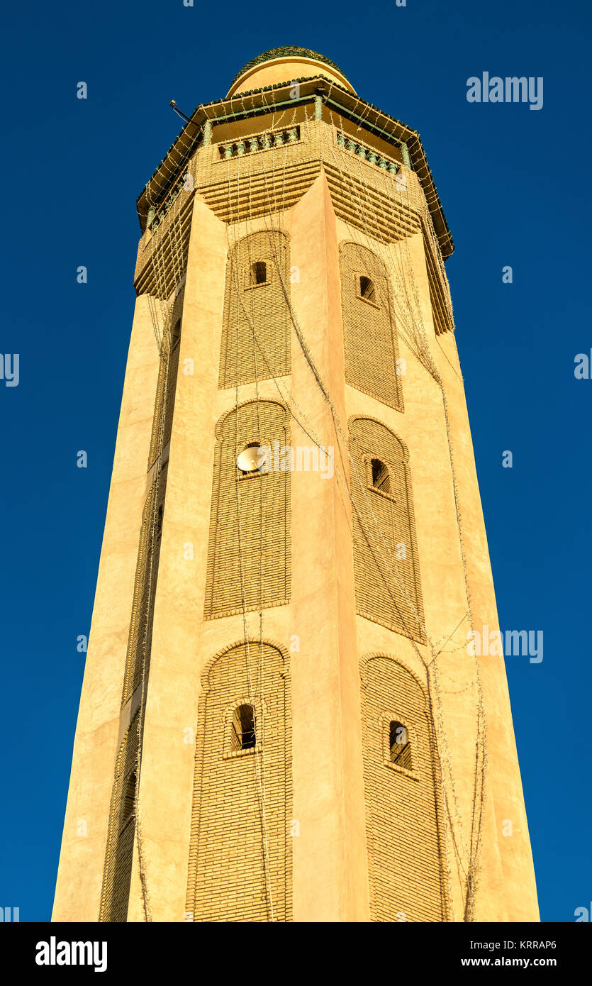 Minarett in der Medina von Tozeur, Tunesien. Nordafrika Stockfoto