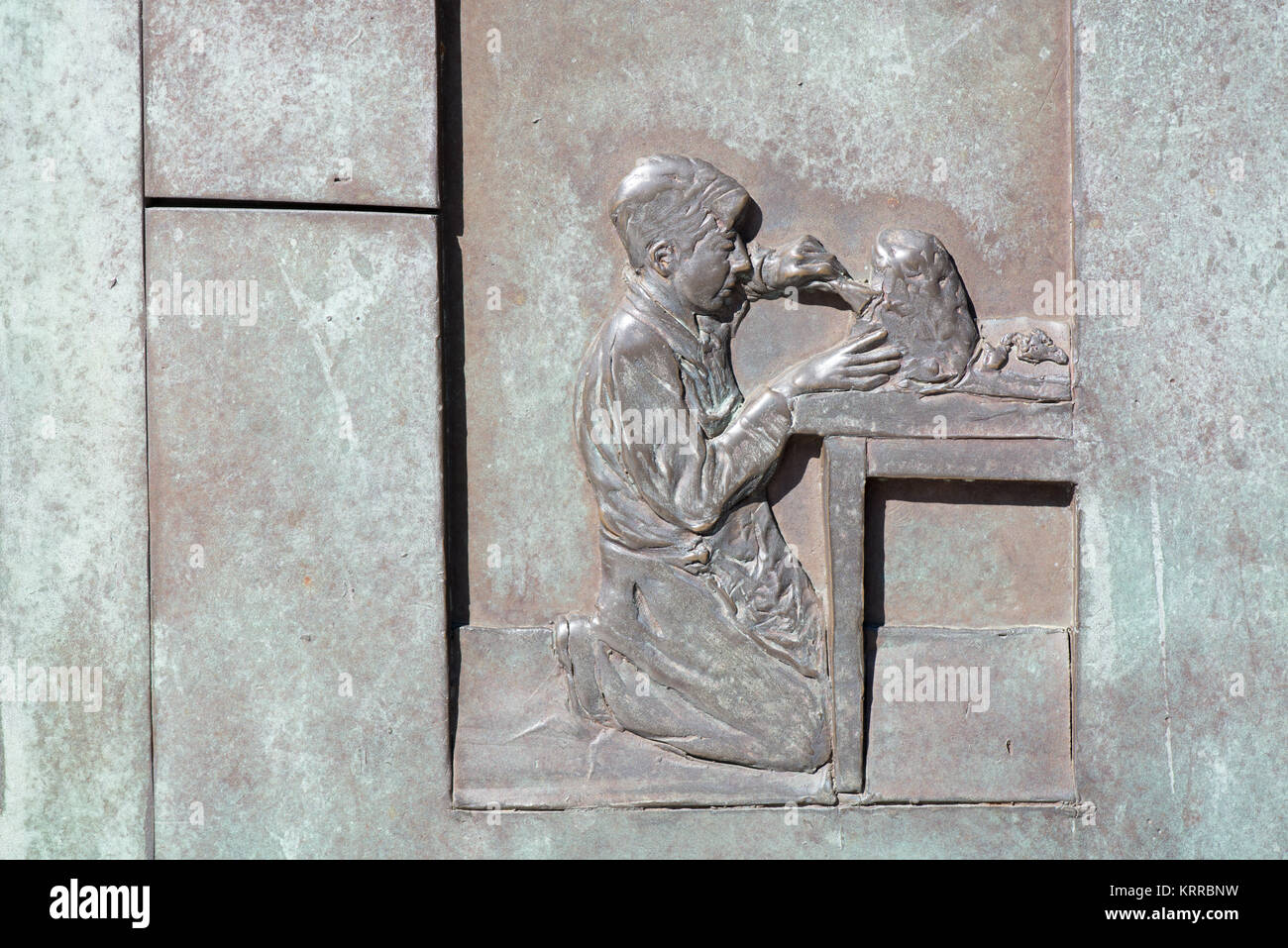 WASHINGTON DC, USA – Eine Mauer aus taktilen und zugänglichen Kunstdarstellungen des Lebens während der Großen Depression, am FDR Memorial. Neben dem Tidal Basin in Washington DC ist das FDR Memorial dem Präsidenten Franklin D. Roosevelt (Präsident von 1933 bis 1945) gewidmet. Stockfoto