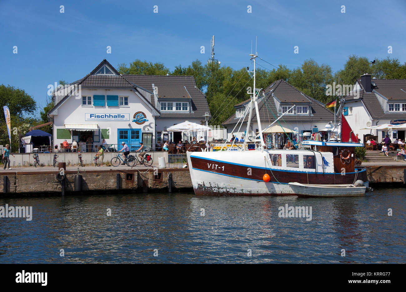 Fischkutter im Hafen des Dorfes Vitte, Insel Hiddensee, Mecklenburg-Vorpommern, Ostsee, Deutschland, Europa Stockfoto