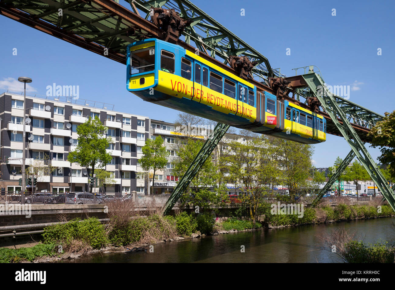 Schwebebahn über der Wupper, Wuppertal, Bergisches Land, Nordrhein