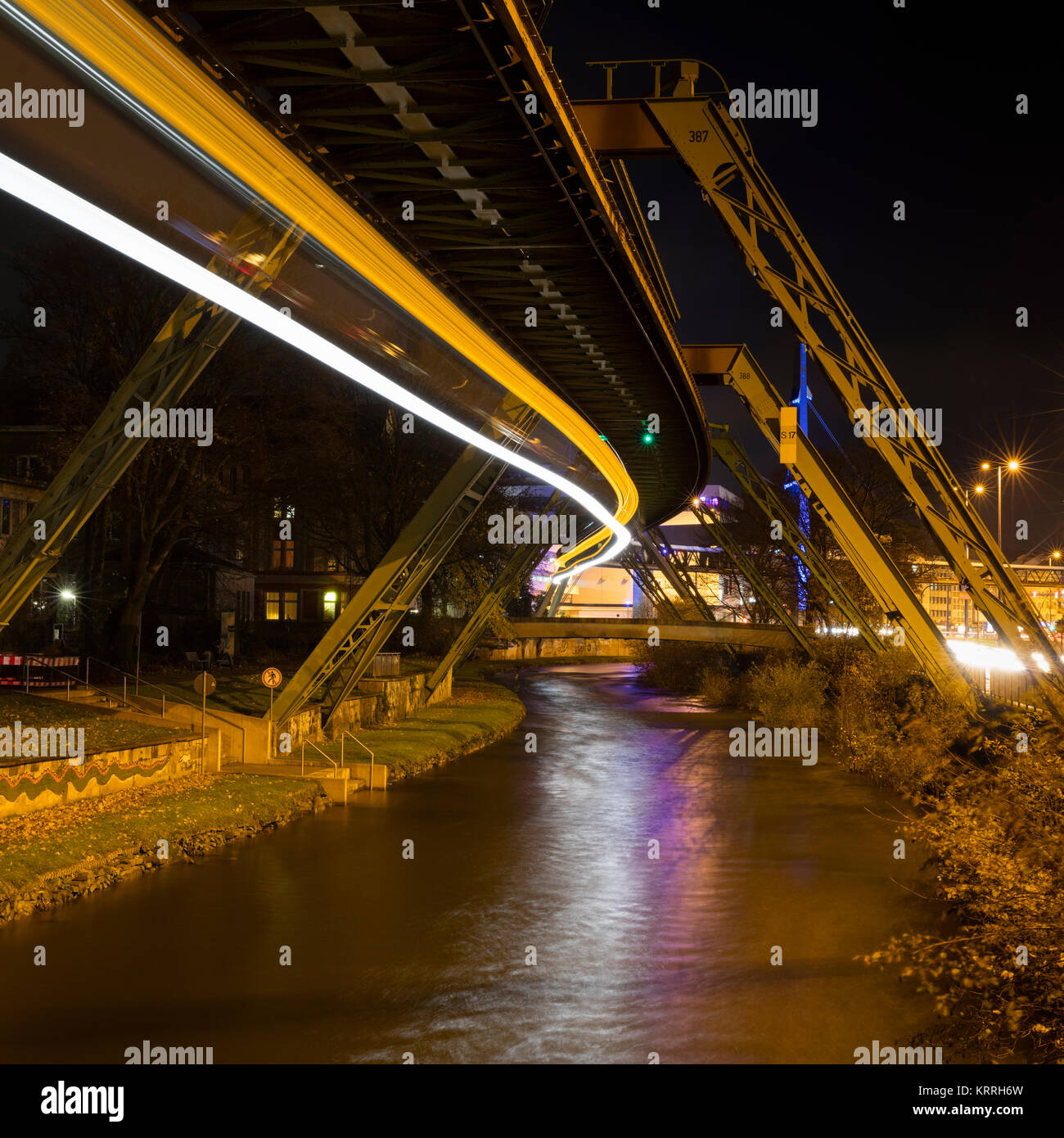 Verschwommene Bewegung, Wuppertal, Bergisches Land, Nordrhein-Westfalen, Bronchial-, Europa Stockfoto