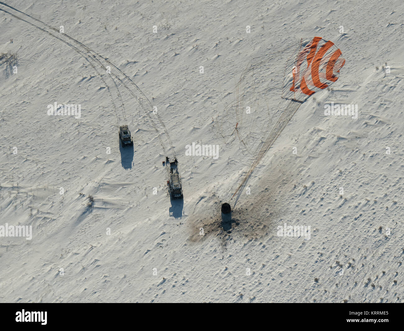 Die NASA ISS Expedition 53 Soyu MS-05 Raumschiff landet in den Sand 14. Dezember 2017 in Zhezkazgan, Kasachstan. Stockfoto