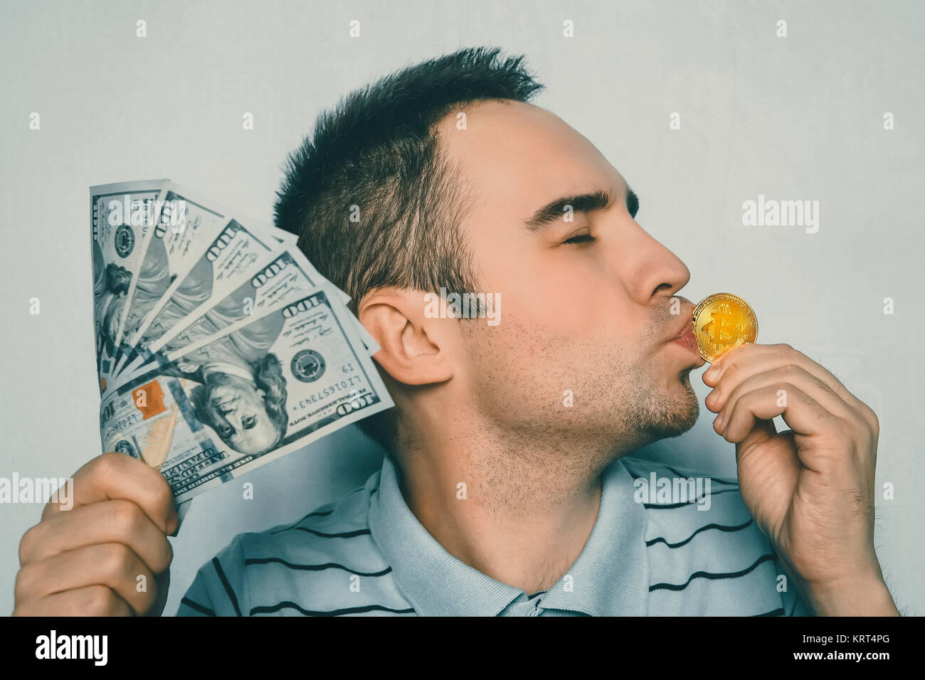 Bitcoin Liebhaber mit goldenen Münze lustig Bergmann mit Btc. Miner ist  glücklich, Geld auf das Wachstum der cryptocurrencies zu machen.  Profitieren Sie von den Bergbau. home Lager tr Stockfotografie - Alamy