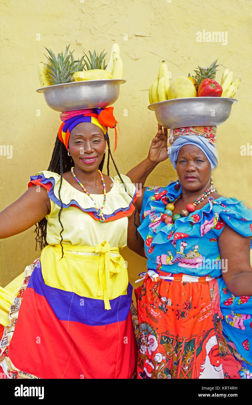 Frauen Obst Verkäufer in der Altstadt von Cartagena de Indias, Kolumbien. Stockfoto