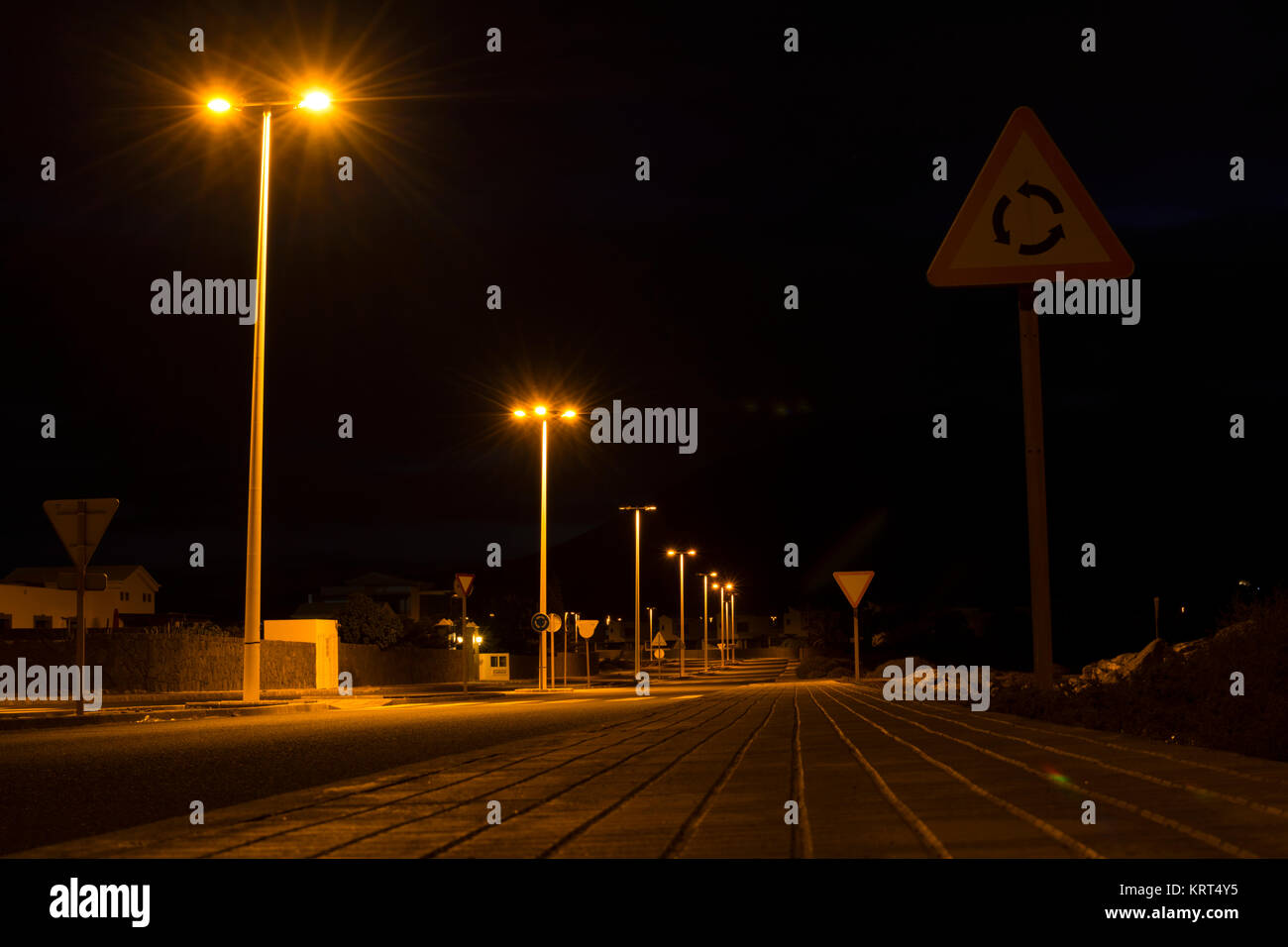 Straßenbeleuchtung in der Nacht, Lanzarote, Kanarische Inseln, Spanien Stockfoto