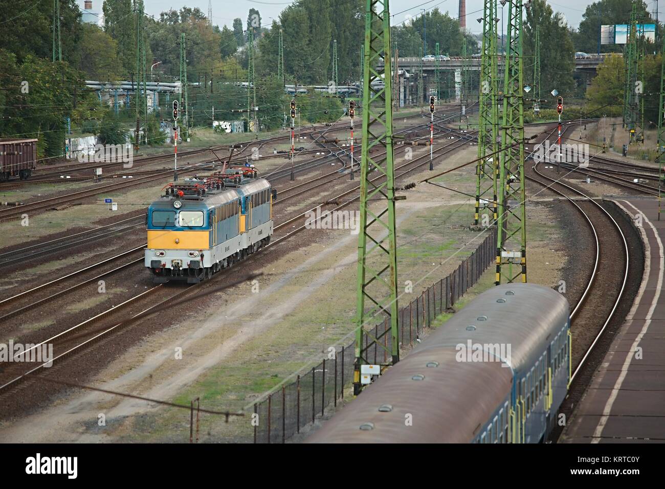 Gleisanlagen und Züge Stockfoto