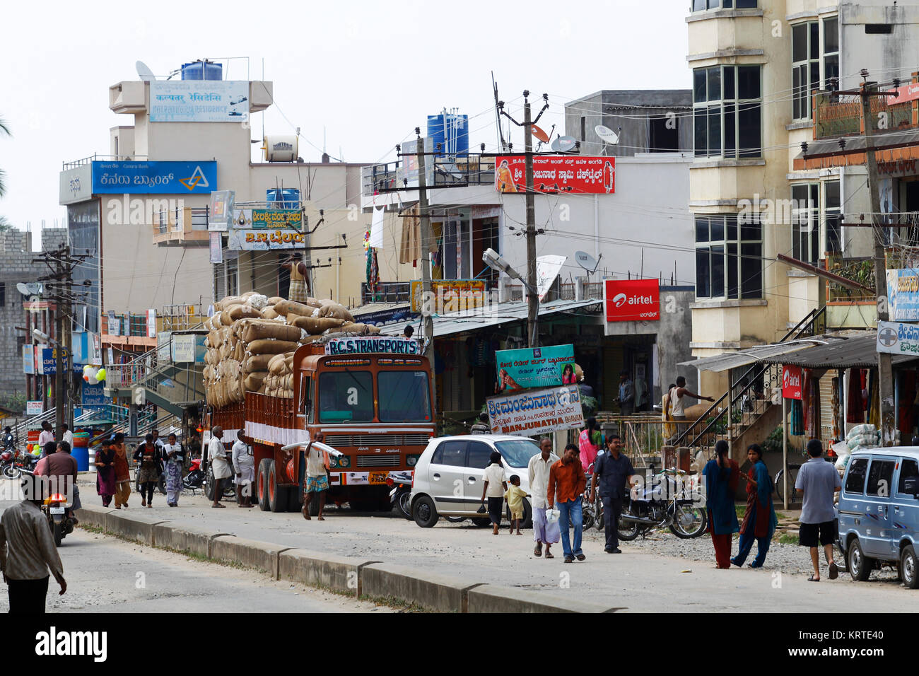 Street Scene in Halebidu Stadt, Karnataka, Indien Stockfoto