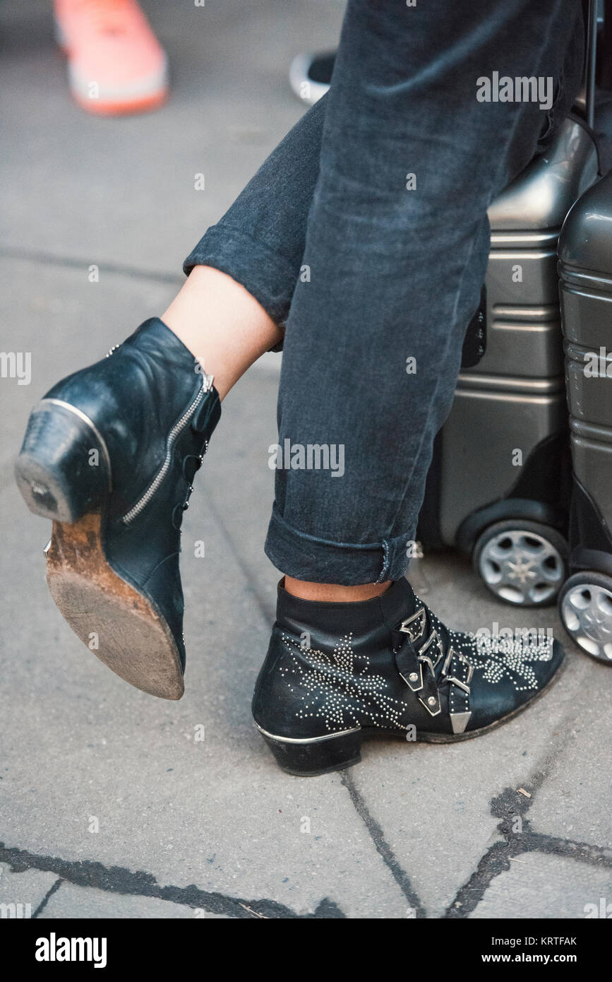 Street fashion Schuhe während der London Fashion Week. Stockfoto