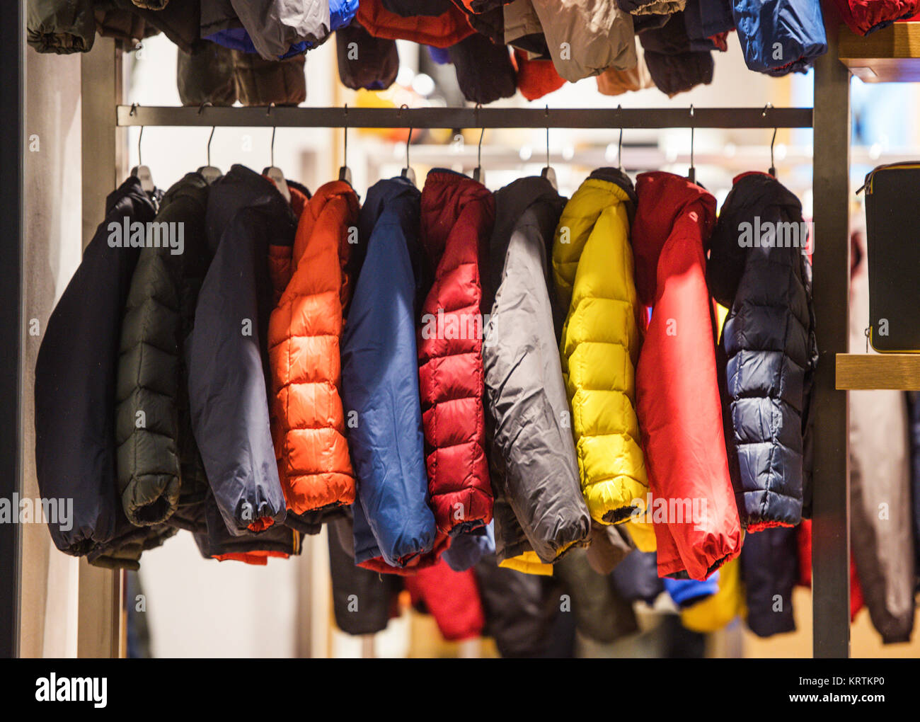 Kinder Winterjacken. Stockfoto