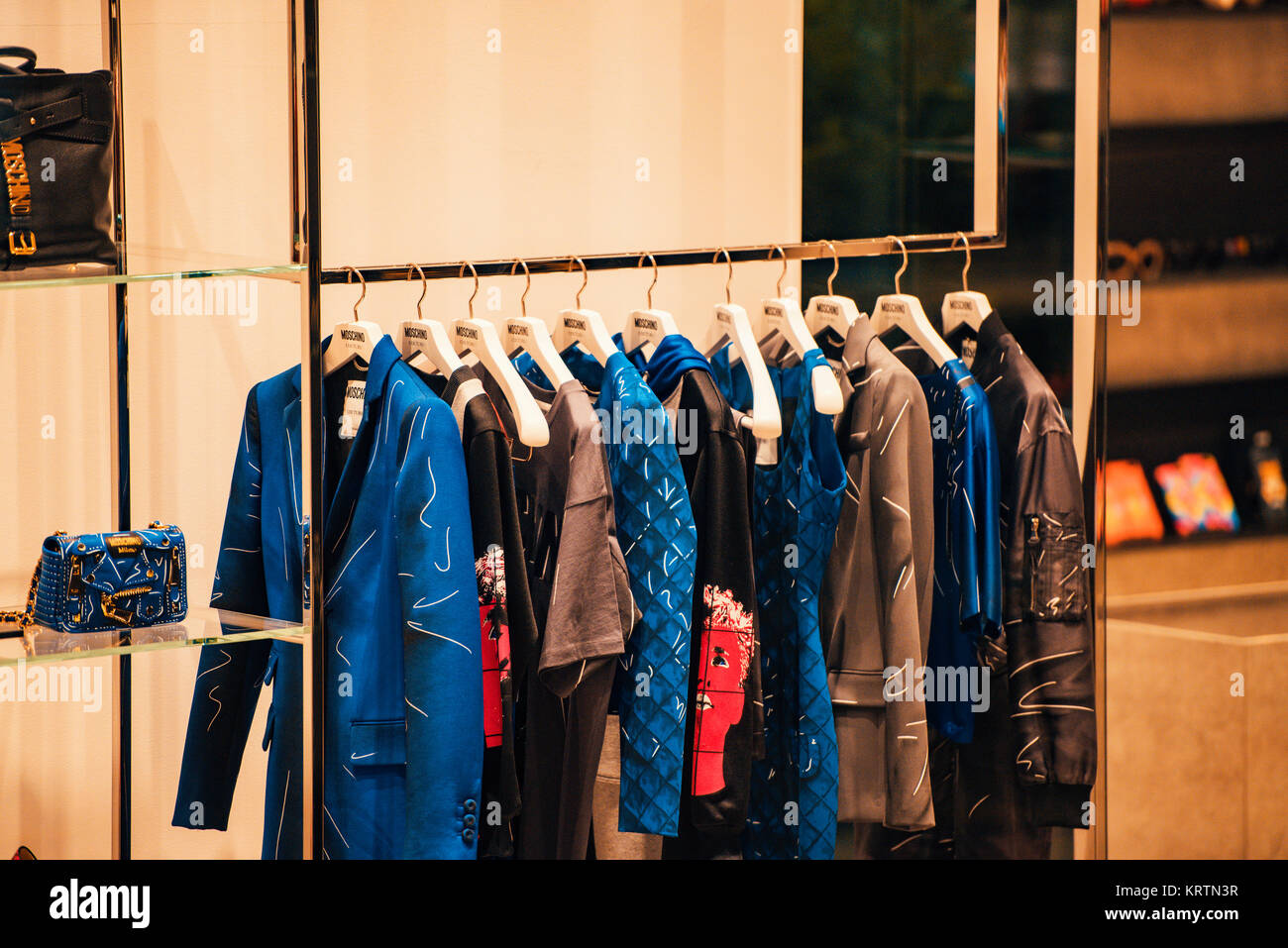 Mailand, Italien - 11. November 2016: Luxus Bekleidung Shop in Mailand  Fashion District, Italien Stockfotografie - Alamy