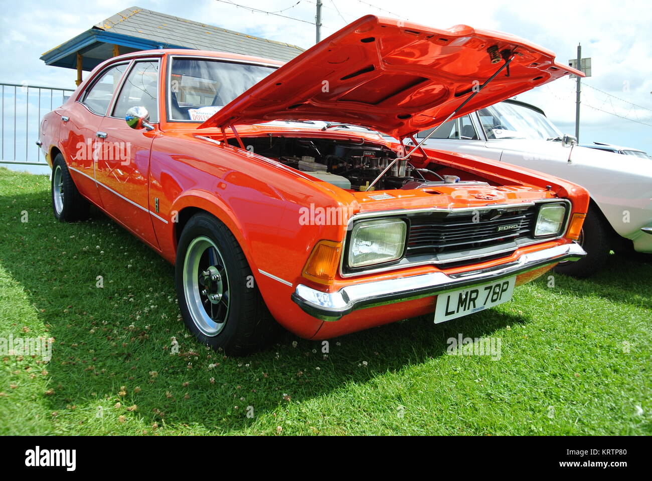 Ein 1976er Ford Cortina MK 3 Oldtimer, der auf der englischen Riviera Oldtimer-Show in Paignton, Devon, England, Großbritannien, ausgestellt wurde. Stockfoto
