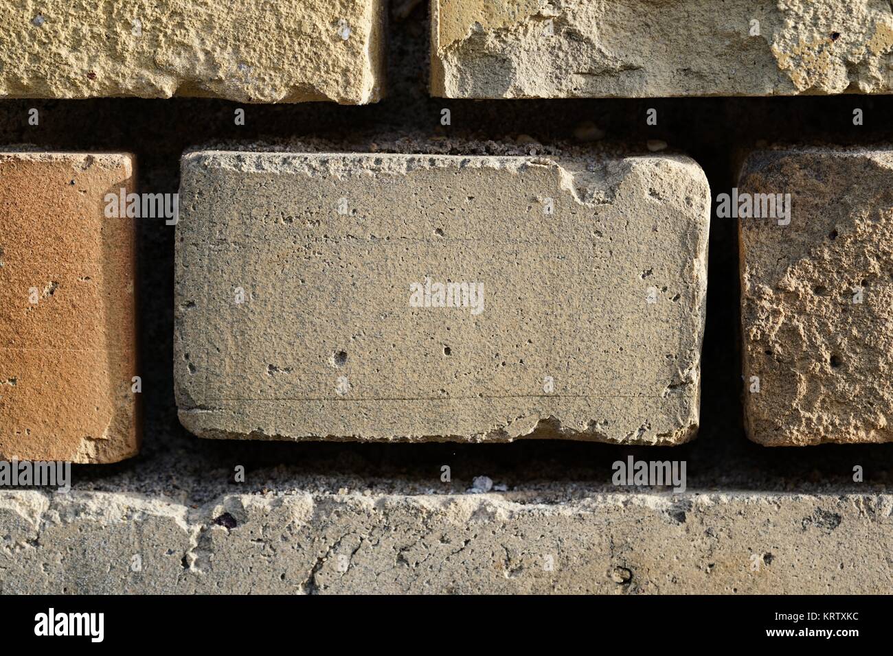 Mauer aus verbrannten Ziegeln Stockfoto