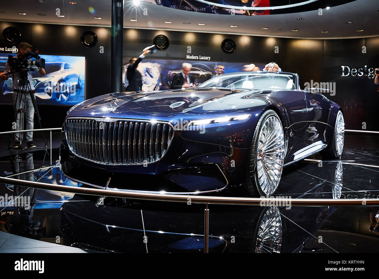 Frankfurt, Deutschland - 12. September 2017: 2017 Mercedes-Maybach 6 Cabriolet präsentiert auf der 67. Internationalen Automobil-Ausstellung (IAA) in der Messe Stockfoto