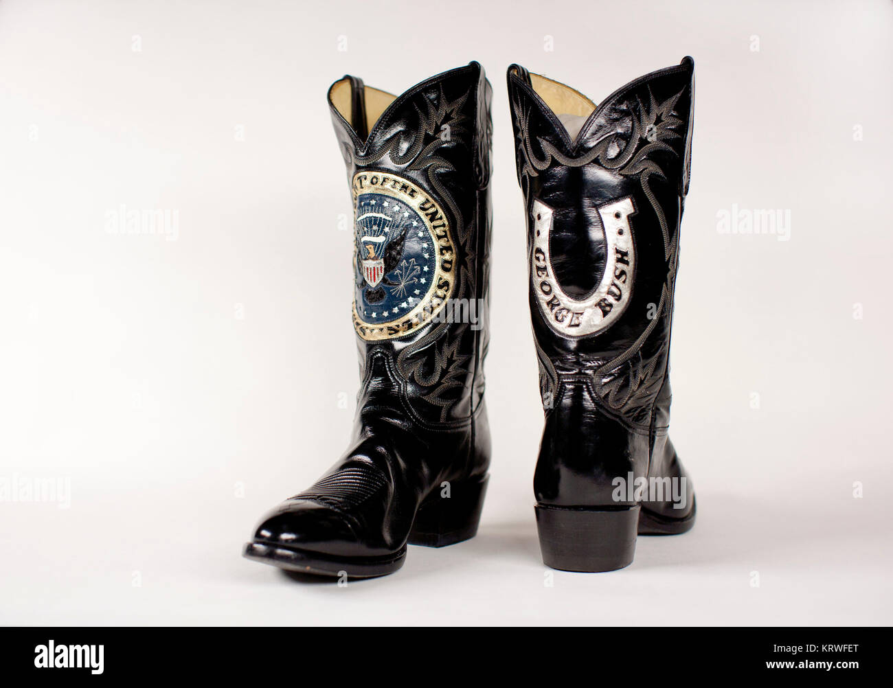 Diese Schuhe waren von Tony Lama gemacht und von Präsident George Bush im  Oval Office vorgestellt. Der Cowboy Stiefel schwarz Leder mit nachgerüstet  Presidential Dichtung auf der Welle vorn und "George Bush"