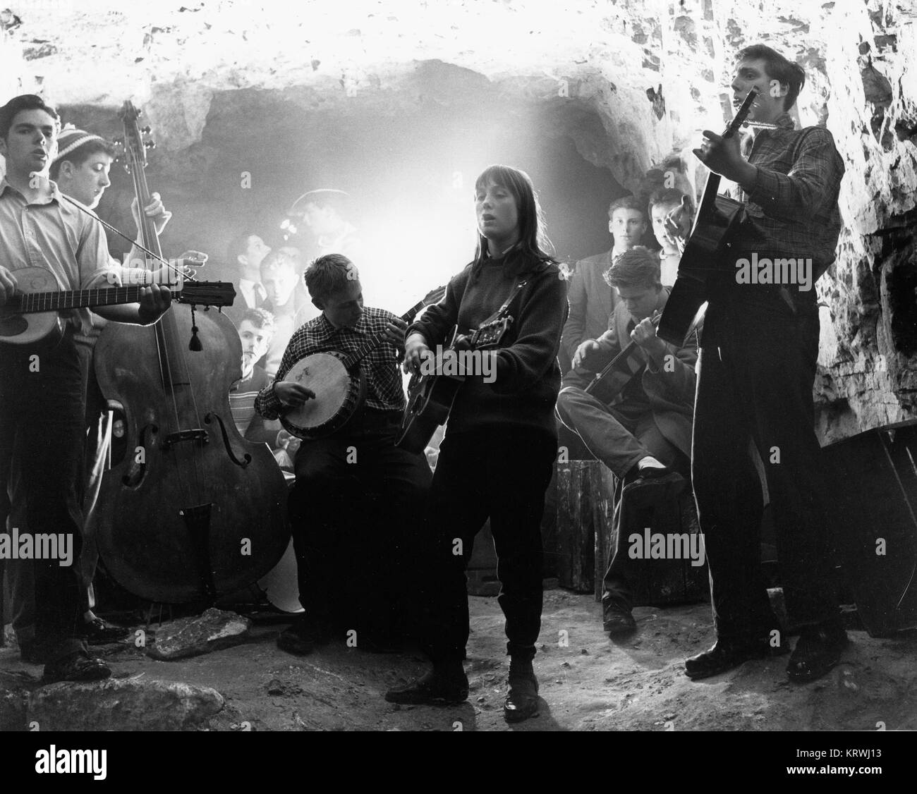 Band spielt, die in der Höhle, England, Großbritannien Stockfoto