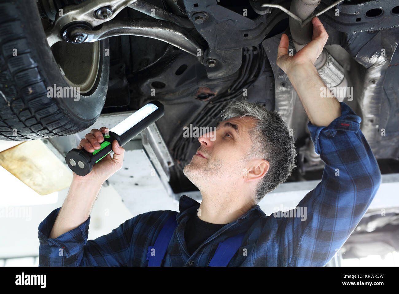 Automotor Wird Repariert -Fotos Und -Bildmaterial In Hoher Auflösung ...