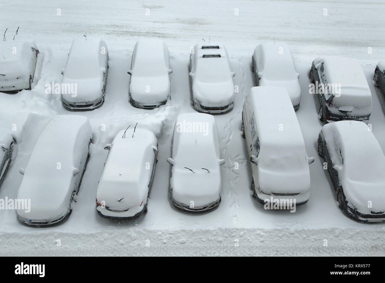 Winter parkende Autos Stockfoto