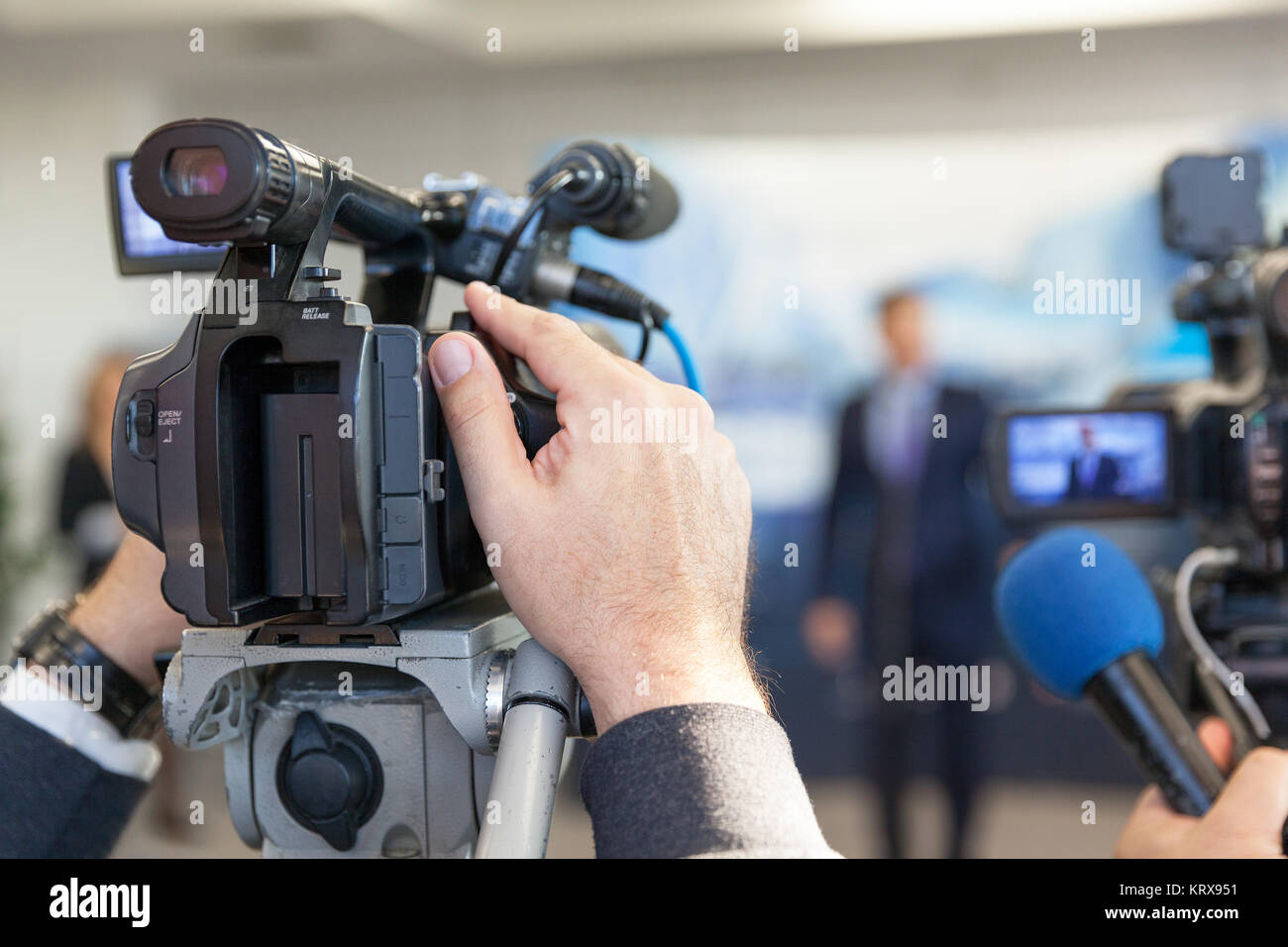 Verschwommen Sprecher der Pressekonferenz Stockfoto