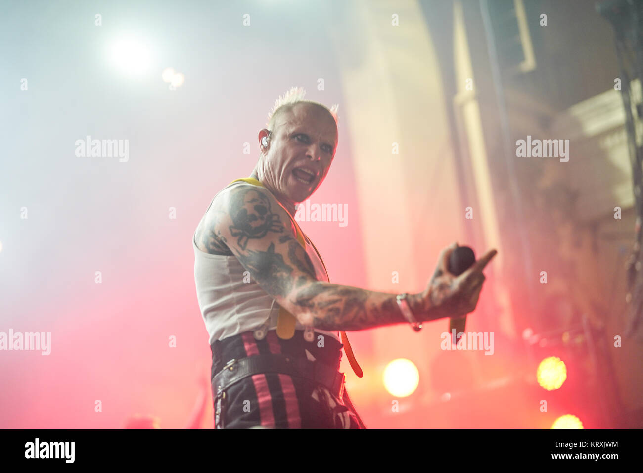 London, Großbritannien. 21 Dez, 2017. Keith Flint von The Prodigy live auf der Bühne der O2 Academy Brixton, London. Foto Datum: Donnerstag, 21. Dezember 2017. Credit: Roger Garfield/Alamy leben Nachrichten Stockfoto