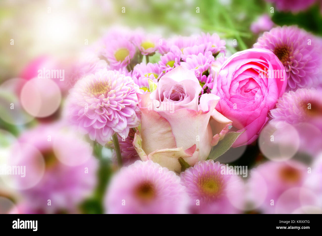Romantische Frühling Blumenstrauß im Sonnenlicht für Muttertag Stockfoto
