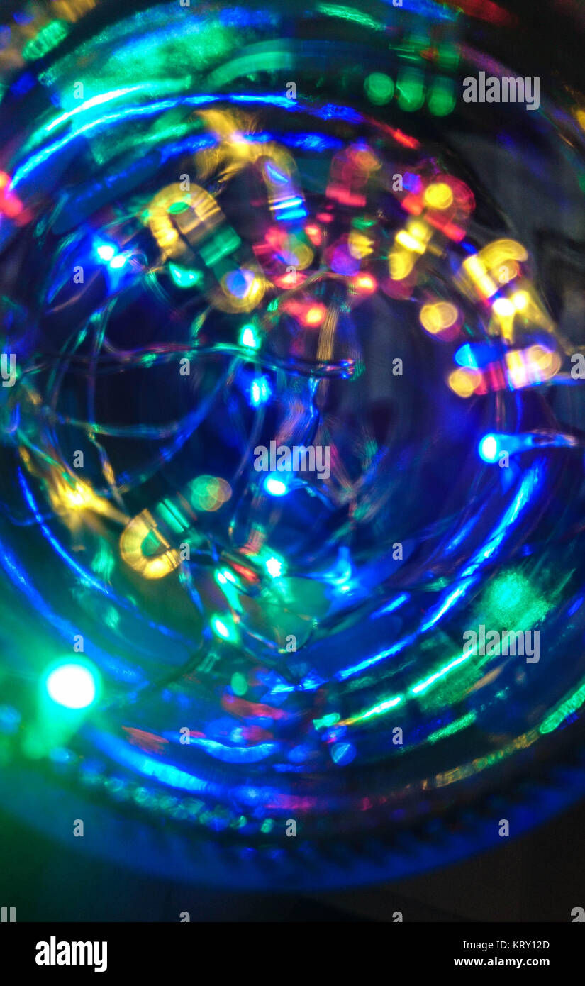 Bunte Lichter in einem Glas Stockfoto