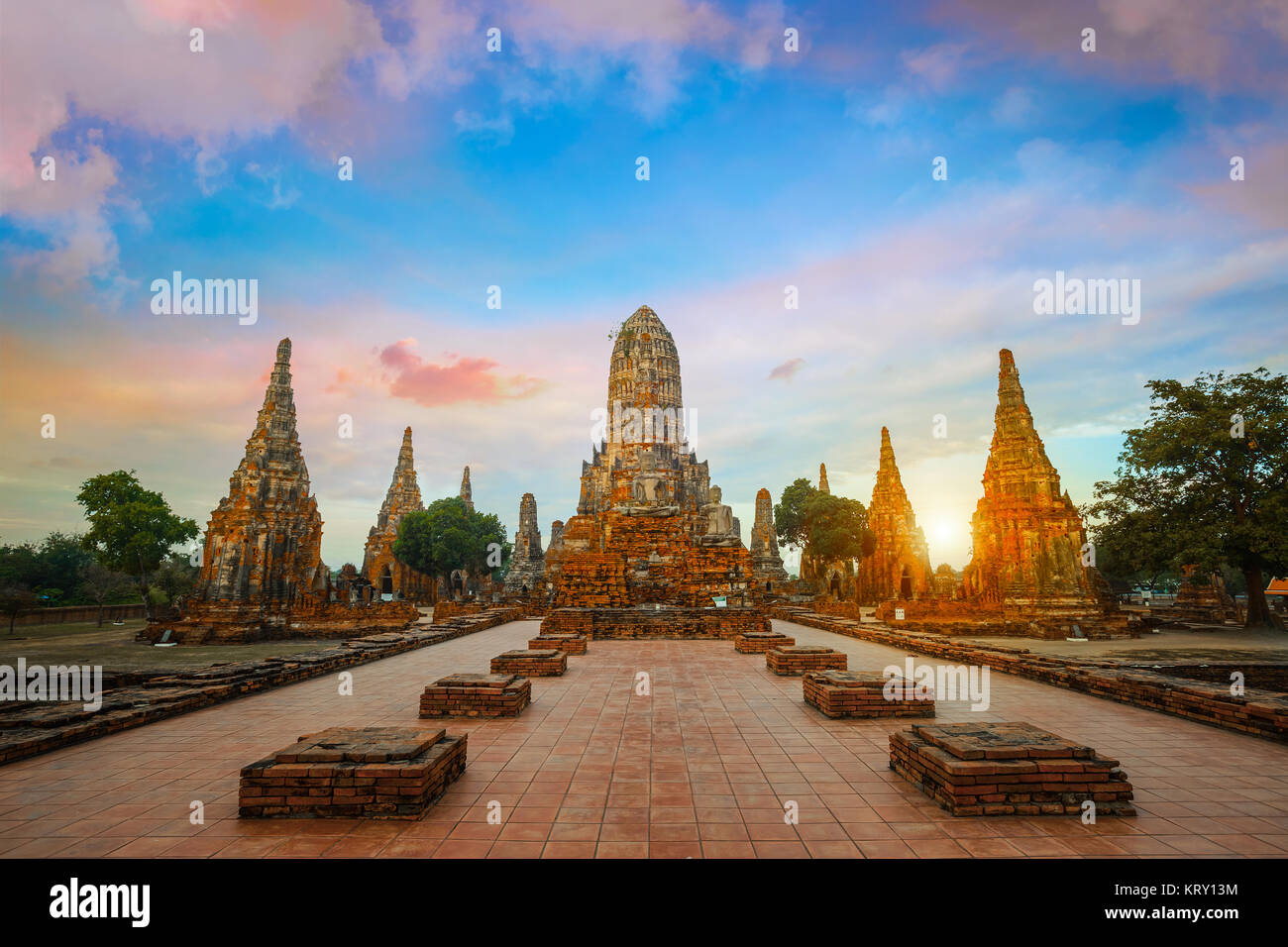 Wat Chaiwatthanaram Tempel in Ayutthaya Historical Park, ein UNESCO-Weltkulturerbe AYUTTHAYA, THAILAND - 4. November 2016: Wat Chaiwatthanaram Templ Stockfoto