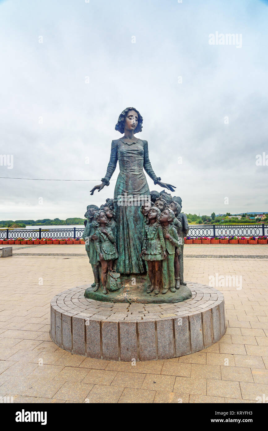 Irkutsk, Russland - 14. August 2017: Denkmal für die Lehrer auf den unteren Fluss Angara-staudamms Stockfoto