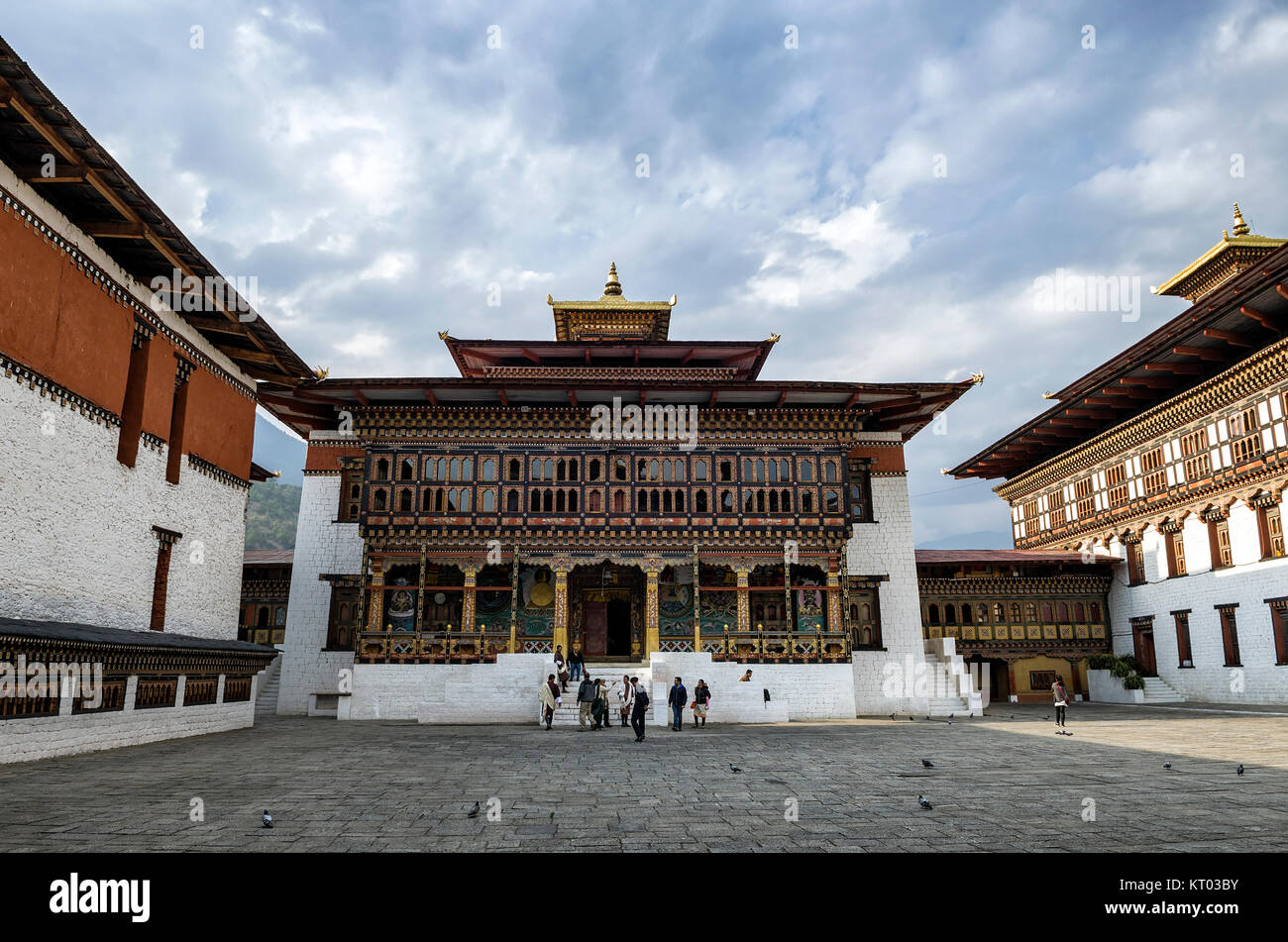 Thimpu, Bhutan - April 9, 2016: Tashichho Dzong ist eines der berühmtesten Festungen in Bhutan und Besucher und Touristen gesehen um diese Erkunden können Stockfoto
