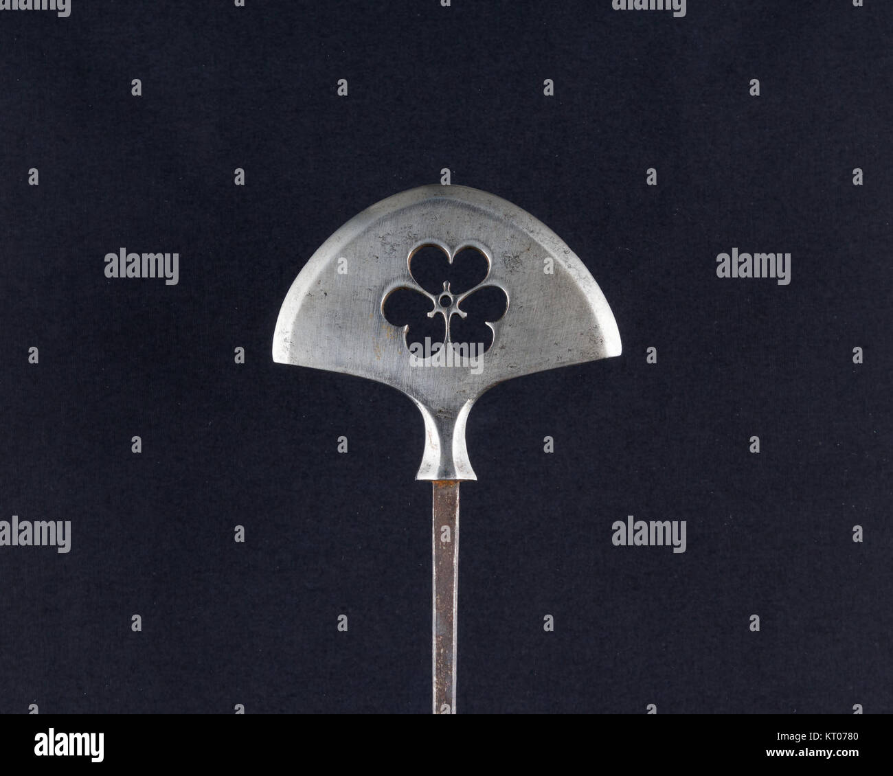 Japanischer Stahlpfeilkopf (Yanonē) aus dem 18. Jahrhundert, ca. 17,5 cm lang, mit einer Kopflänge von 5,7 cm, Teil der MET LC-32 Kollektion. Stockfoto