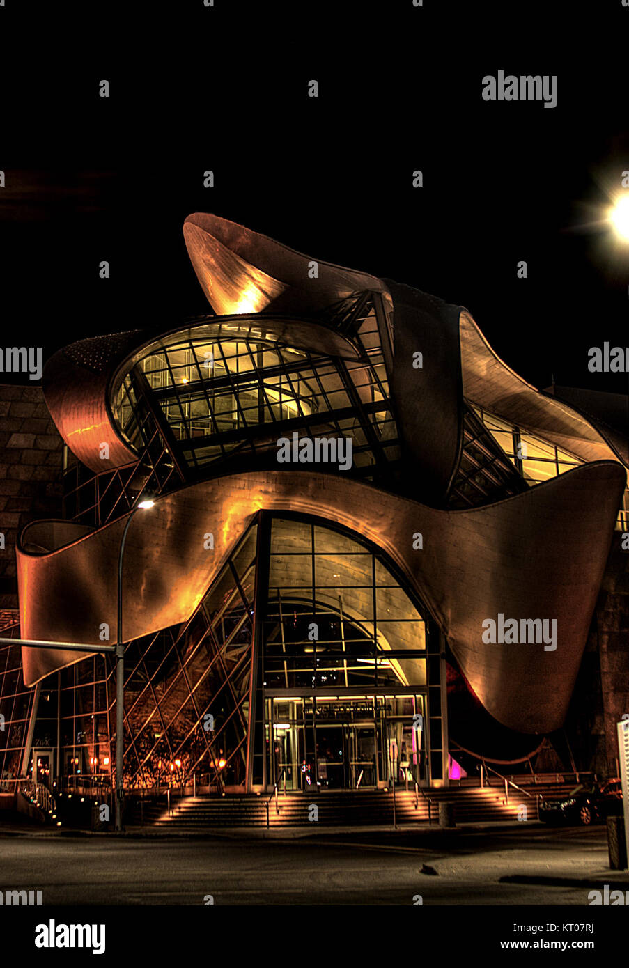 Die Art Gallery of Alberta in Edmonton, Kanada, ist eine renommierte Kulturinstitution, die verschiedene Kunstsammlungen und Ausstellungen bietet und als Drehscheibe für lokale und internationale Kunst dient. Stockfoto