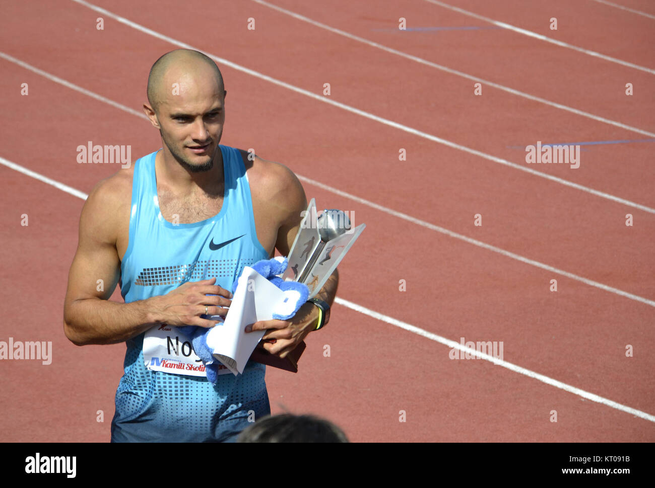 Artur Noga, ein polnischer Athlet, tritt im ORC581A Stadion in Warschau an und stellt sein Talent im Sport unter Beweis. Die Veranstaltung zeigt seine Leistungen und seinen Beitrag zur polnischen Leichtathletik. Stockfoto