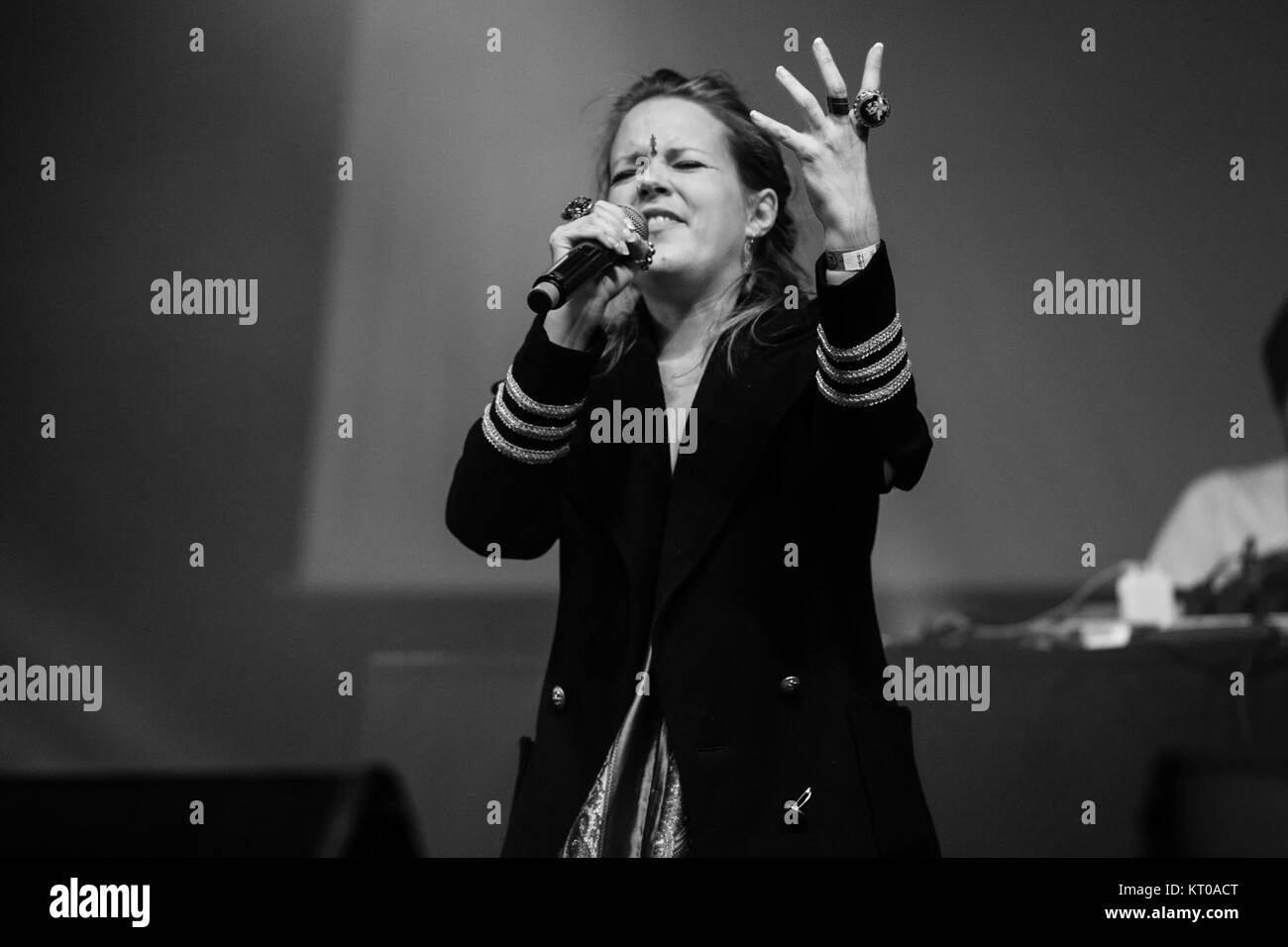 Ein Auftritt von Ashanti 3000 auf der FC3A-Veranstaltung in Brüssel im Jahr 2012, in dem die musikalischen Talente der artistâ vorgestellt werden. Stockfoto