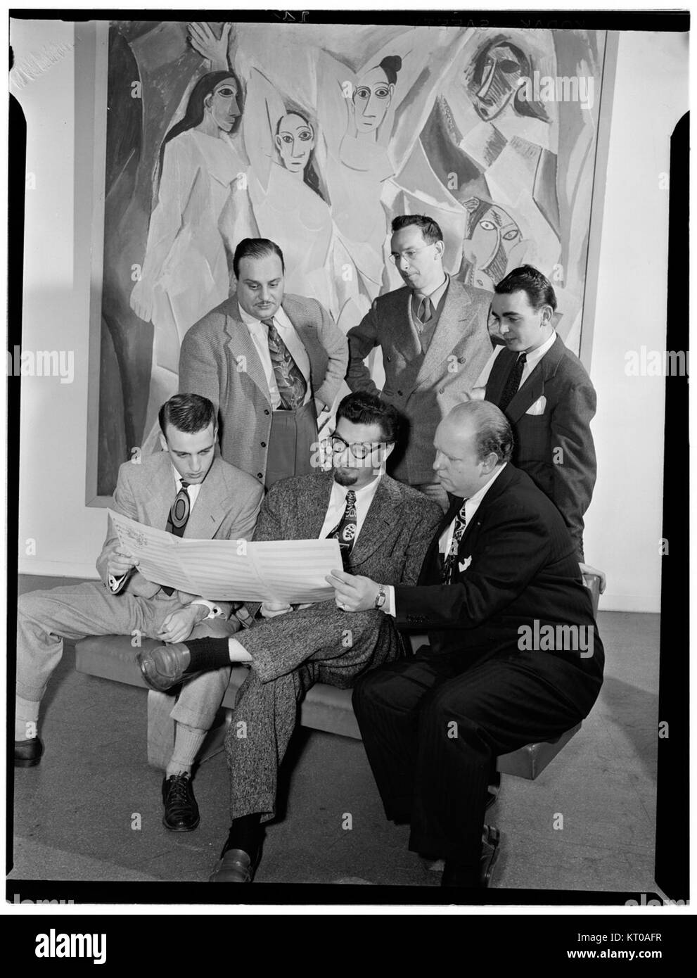 (Porträt von Ralph Burns, Edwin A. Finckel, George Handlich, Neal Hefti, Johnny Richards, und Eddie Sauter, Museum für Moderne Kunst, New York, N.Y., Ca. März 1947) (4888656004) Stockfoto