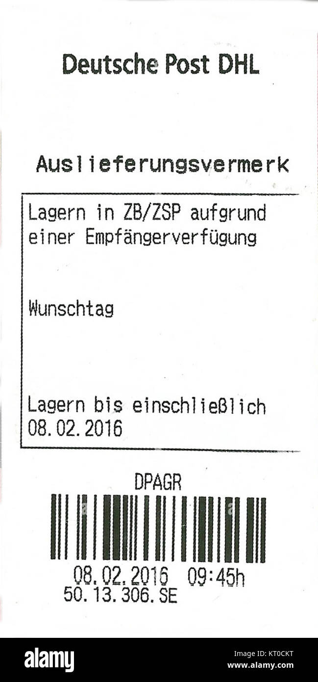 Der „Auslieferungvermerk DHL-Paket – Wunschtag“ bezieht sich auf einen Lieferschein von DHL, in dem ein bevorzugtes Lieferdatum für ein Paket angegeben wird. Es handelt sich um ein logistisches Dokument, das bei der Paketzustellung verwendet wird. Stockfoto