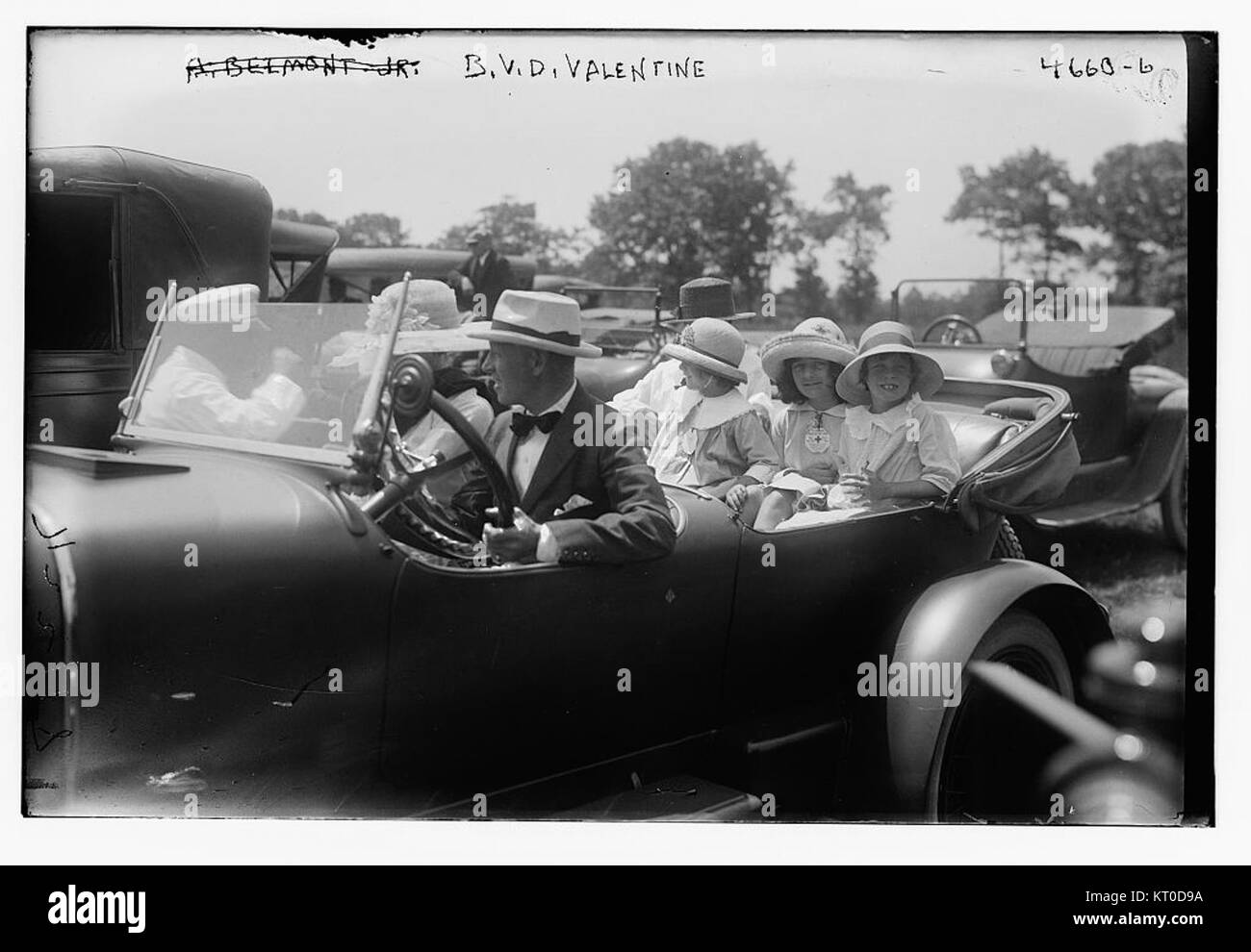 Die B.V.D. Valentine ist eine Vintage-Werbung mit Kleidung der Marke B.V.D., die für ihren langjährigen Ruf in der Herrenunterwäsche bekannt ist. Der Werbespot ist eine Darstellung amerikanischer Werbung aus der Mitte des 20. Jahrhunderts. Stockfoto