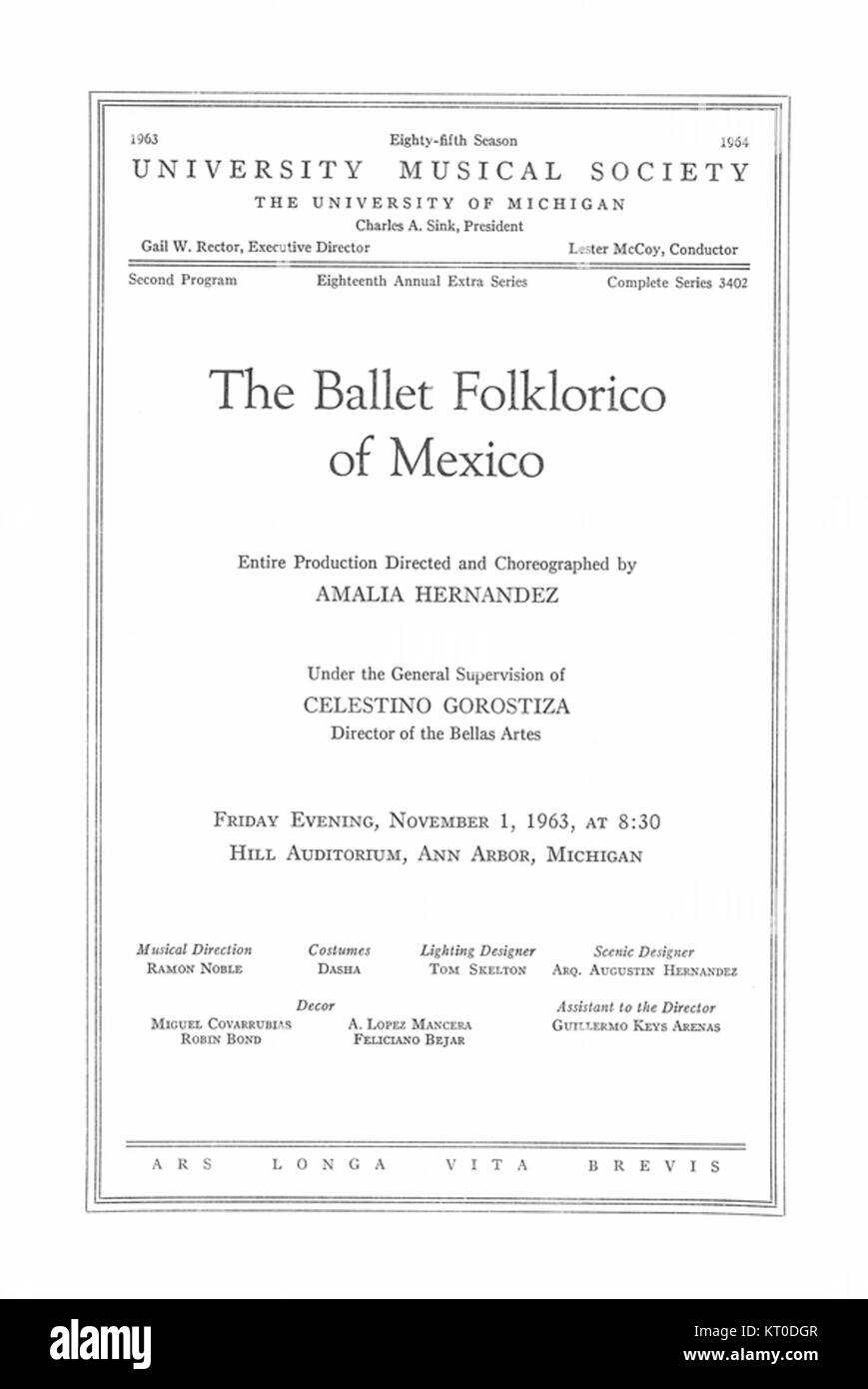 Das Programm 1963 für Ballet Folklorico de Mexico zeigt die Auftritte der mexikanischen Volkstanz-Kompanie mit traditionellen Tänzen aus verschiedenen Regionen Mexikos. Das Programm enthält detaillierte Beschreibungen der kulturellen Bedeutung hinter den Tänzen. Stockfoto