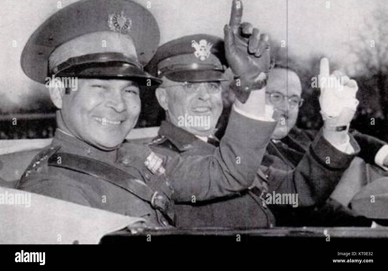 BatistaDC1938 bezieht sich wahrscheinlich auf ein historisches Ereignis oder Bild, das 1938 mit Fulgencio Batista, dem kubanischen Militärführer, in Verbindung gebracht wurde. Diese Periode war ein bedeutender Moment in seinem Aufstieg an die Macht in Kuba, der später die kubanische Geschichte beeinflusste. Stockfoto