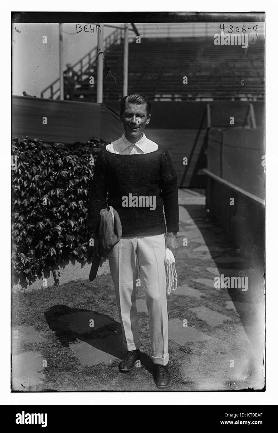 Foto von Behr, einer historischen oder künstlerischen Figur, in einem Moment, der Charakter und Ausdruck zeigt. Stockfoto