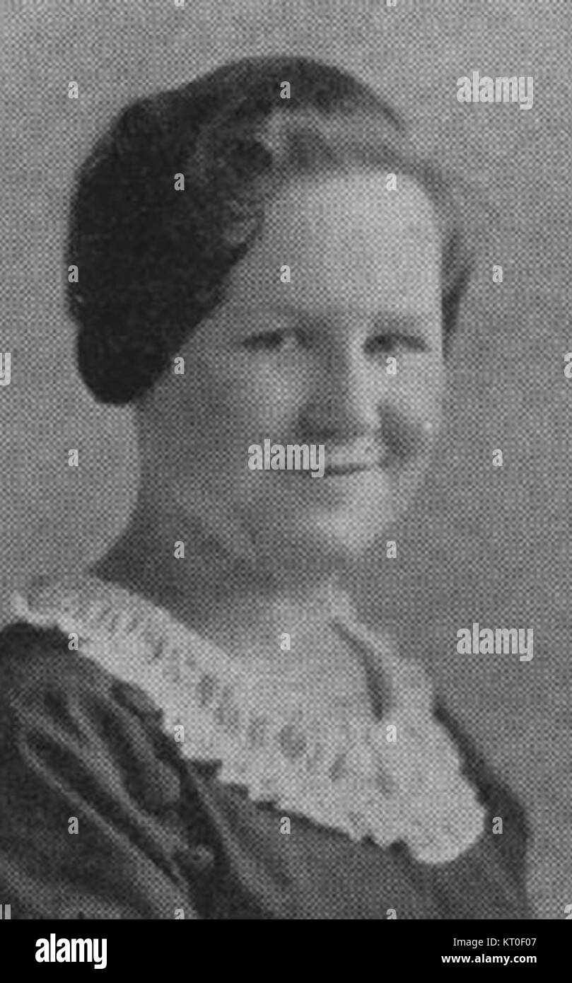Das Big Dorothy Baker Yearbook-Bild fängt einen Moment aus dem Jahrbuch von Dorothy Baker ein, bekannt für ihre einzigartigen Beiträge zum akademischen und gesellschaftlichen Leben während ihrer Zeit. Das Foto bietet einen Einblick in den Schulgeist und die kulturelle Atmosphäre der Epoche. Stockfoto