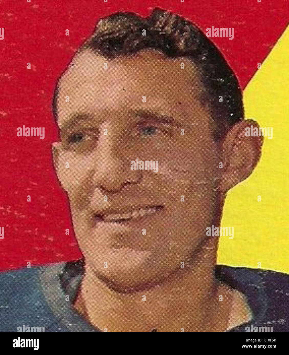 Ein abgeschnittenes Porträt von Bill Gadsby, einem bekannten kanadischen Eishockeyspieler. Gadsby spielte Mitte des 20. Jahrhunderts für die Detroit Red Wings und die New York Rangers in der NHL. Stockfoto