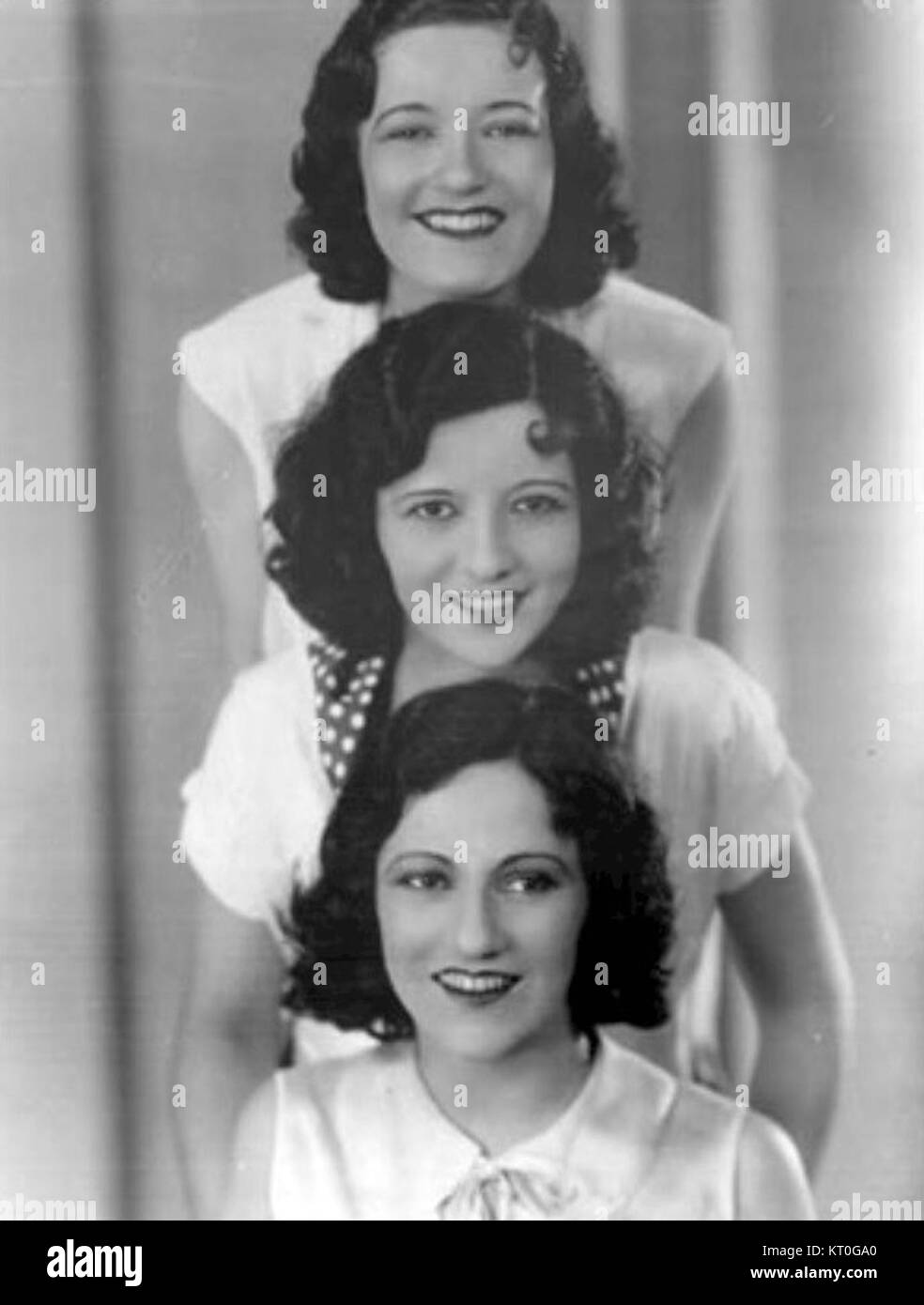 Dieses Foto zeigt die Boswell Sisters, eine populäre amerikanische Gesangsgruppe aus den 1930er Jahren, die für ihre Harmonien und Beiträge zu Jazz und Swing bekannt ist. Stockfoto