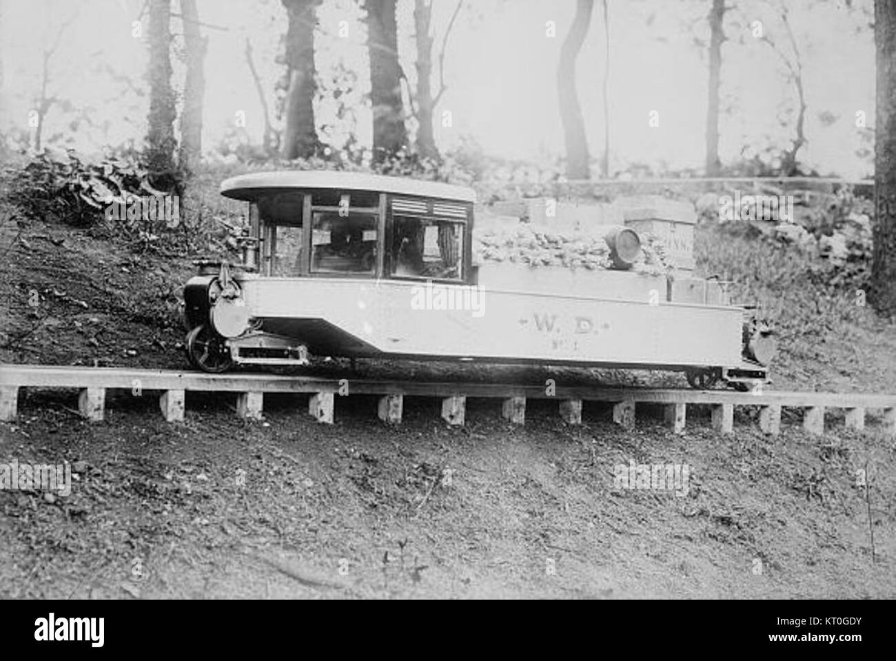 Die Brennan Gyroskop-Einschienenbahn ist ein historisches Transportkonzept, das Louis Brennan entworfen hat. Das System nutzte Gyroskope für das Gleichgewicht und schlug eine einzigartige Transportmethode auf einer einzigen Schiene vor, die den Transit im frühen 20. Jahrhundert revolutionieren sollte. Stockfoto