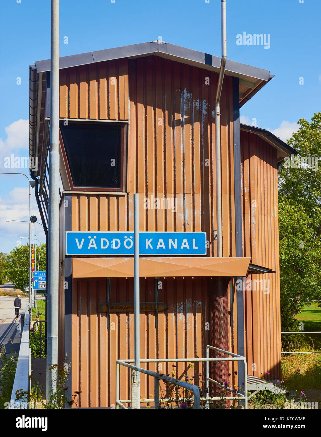 Brücke acroos der Vaddo Canal, Provinz Uppland, Schweden, Skandinavien. Ein künstlicher Kanal zwischen der Insel Vaddo vom Festland. Stockfoto