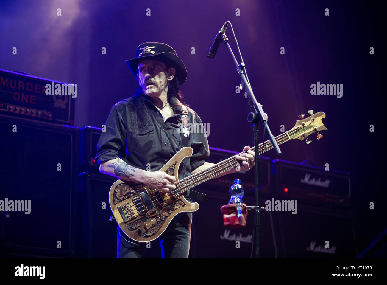 Die englische Hard Rock Band Motörhead führt ein Live Konzert im Osloer Spektrum. Hier Bassist, Frauenheld und Sänger Lemmy ist live auf der Bühne gesehen. Norwegen 03/12 2015. Stockfoto