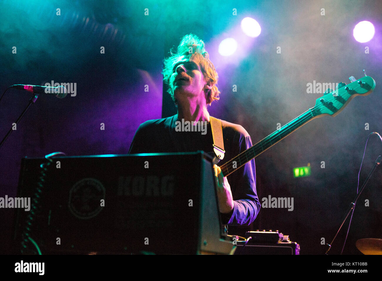 Norwegen, Oslo - September 7, 2017. Die deutschen Rock duo ungerade Paar führt ein Live Konzert bei Blå während der norwegischen Musik Festival AFTR Fest 2017 in Oslo. Hier Bass Player und Musiker Kult Hände ist live auf der Bühne gesehen. (Foto: Gonzales Foto/Brokvam Kjell). Stockfoto