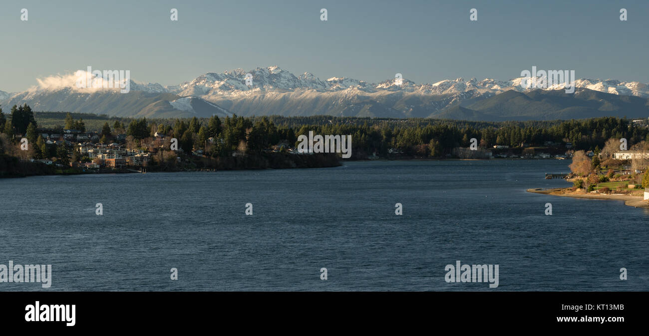 Die Olympischen Spiele haben Winter's Abstauben des Schnees in den späten Nachmittag Blick auf die Puget Sound Stockfoto