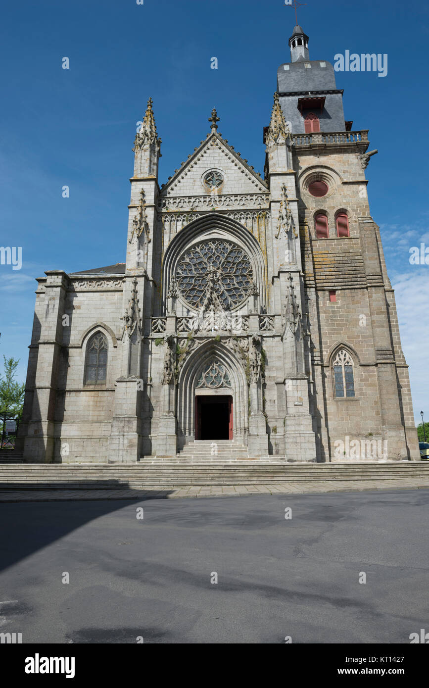 Die Eglise St Leonard (St Leonards Kirche) in Fougeres wurde in der 15. und 16. Jahrhunderts rekonstruiert. Stockfoto