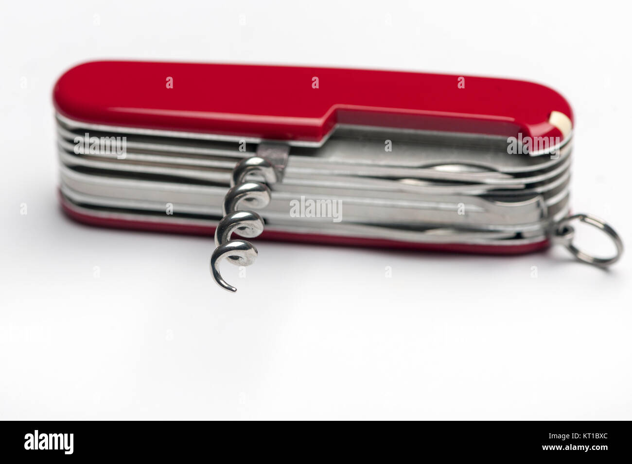 Pen rot Schweizer Armee Messer mit Korkenzieher Flaschenöffner. Stockfoto