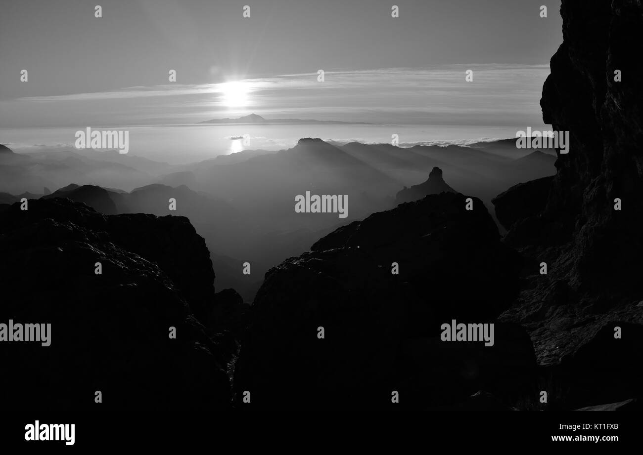 Sonnenuntergang mit monochromer Wirkung, Gipfeltreffen der Gran Canaria, Kanarische Inseln Stockfoto