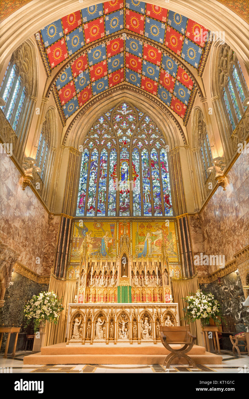 LONDON, Großbritannien - 18 September 2017: das Heiligtum der Kirche der Unbefleckten Empfängnis, Bauernhof Straße mit den Mosaiken von Antonio Salviati 1875. Stockfoto